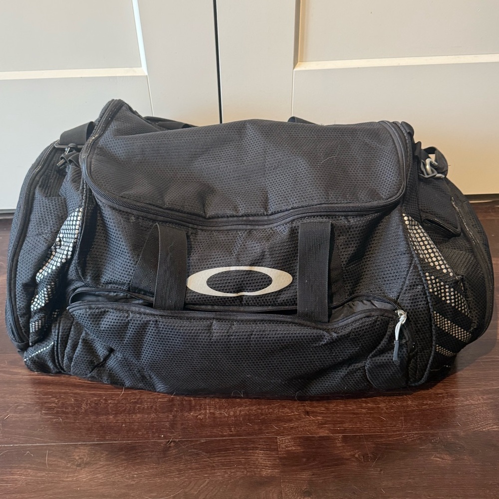 Oakley 85L Large Duffel Bag